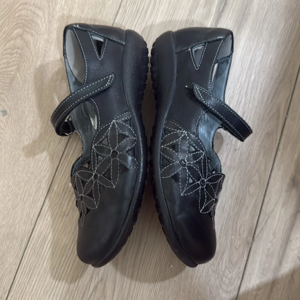 Naot Toatoa Leather Metallic Black Road May Jane Flats Womens - Picture 3 of 7